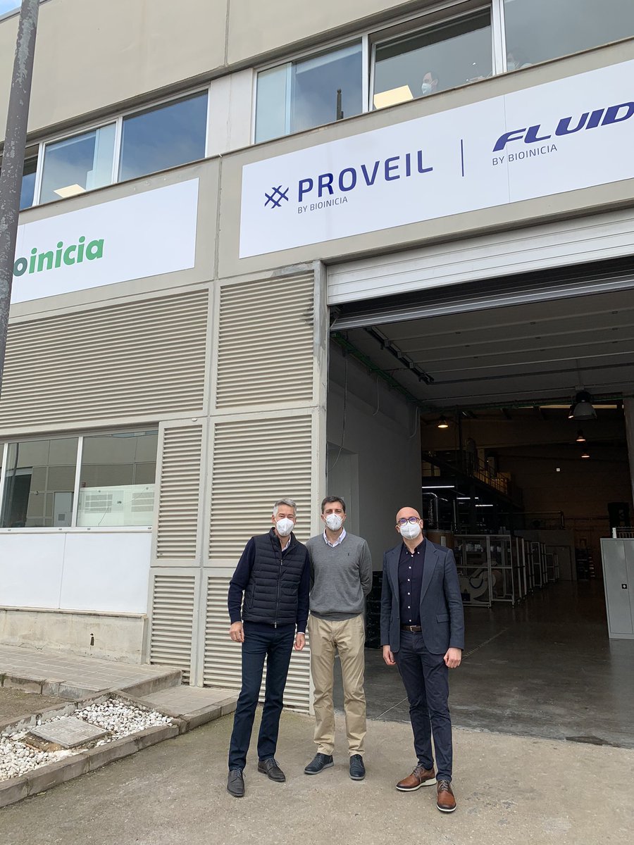 ChemaLagaron's tweet photo. La nueva planta, única en el mundo, de filtros PROVEIL de nanofibras está en Paterna, y la han hecho posible un equipo de científicos e ingenieros del CSIC y Bioinicia, un grupo creciente de empleados y directivos humanos y amigos, y sobre todo vosotr@s ! @bioinicia @CSIC https://t.co/dyaRrYqqiF