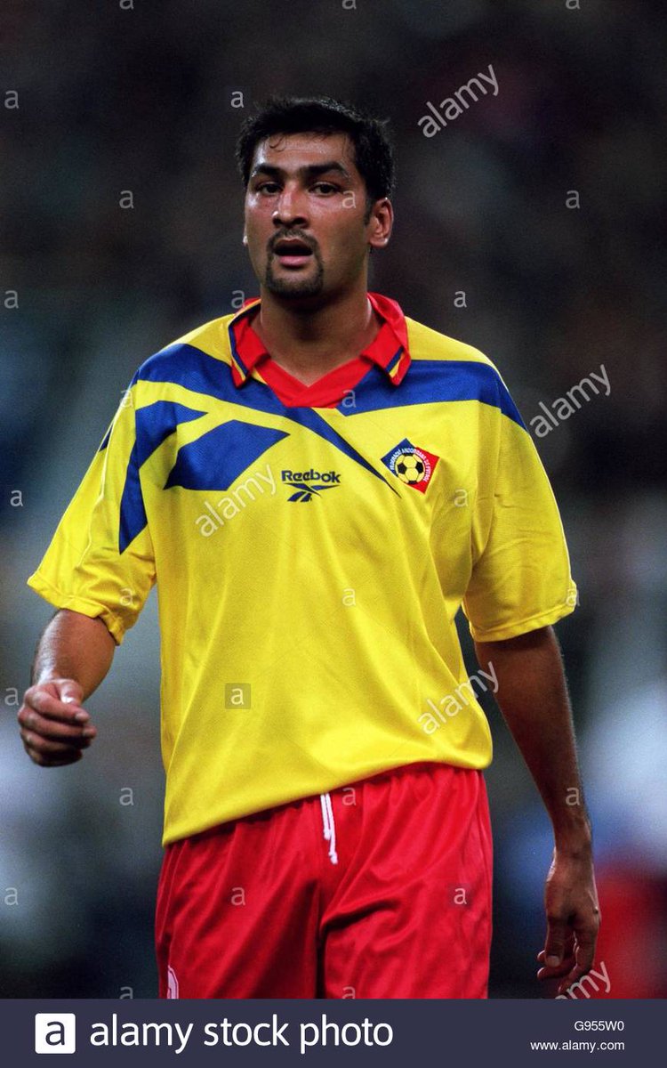 #Reebok90s 

Y esta es muy rara, aporte de @camilitovargas, la selección de Andorra...ese cuello se quiere escapar de la camiseta