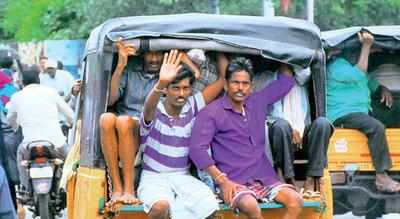 rohithpras's tweet photo. Can traffic police act on the overloaded auto rickshaws the way they deal with drink and drive? People's lives are at risk always in these autos. Every auto stand proudly overloads people 😊@CYBTRAFFIC @cyberabadpolice @cpcybd @CPHydCity @HYDTP @TelanganaCMO @KTRoffice @KTRTRS https://t.co/i5KovWNI5S