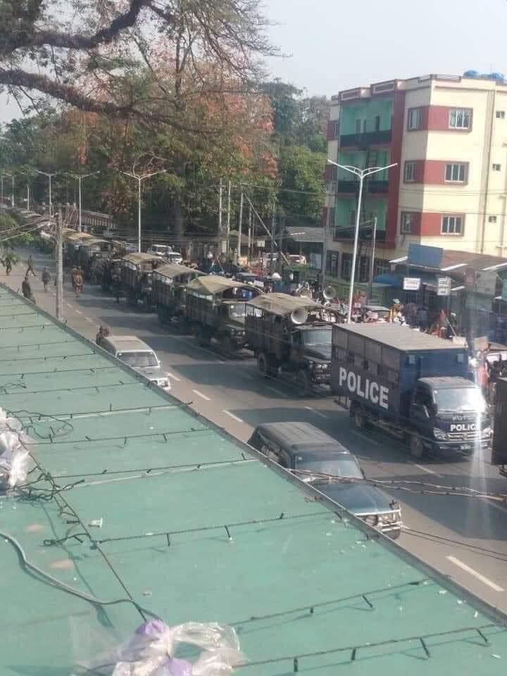 yunwaddylm's tweet photo. ❗️The junta is aggressively abusing peaceful protesters in #Myitkyina 

❗️They’re using full police/military forces on civilians to disrupt peaceful protests.

❗️SPREAD WORD AND HELP SAVE MYITKYINA 

#Feb19Coup
#WhatsHappeningInMyanmar https://t.co/dKwxjUKF3d