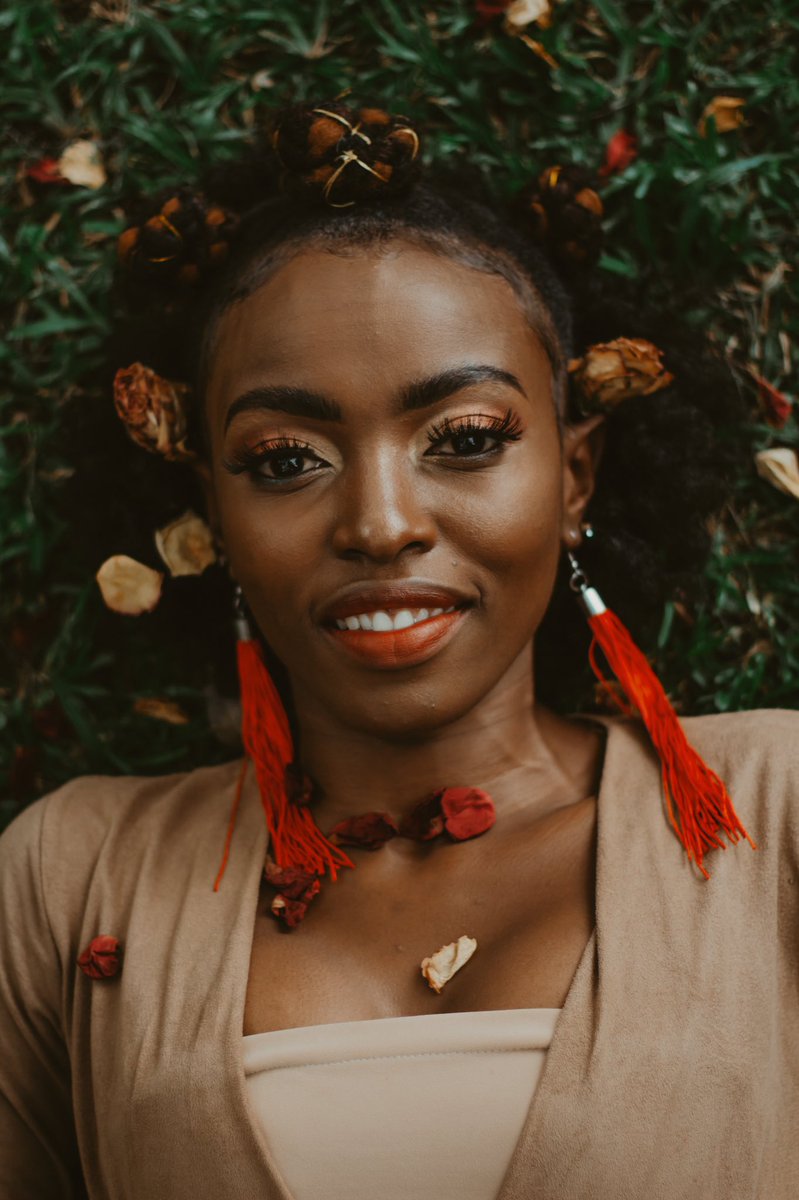 NaturallyRwashe's tweet photo. 🕯 A season of growth, love, joy and fearlessly reaching for all that I dream. 
Pinning this for constant reminding. https://t.co/il7X76MpyM