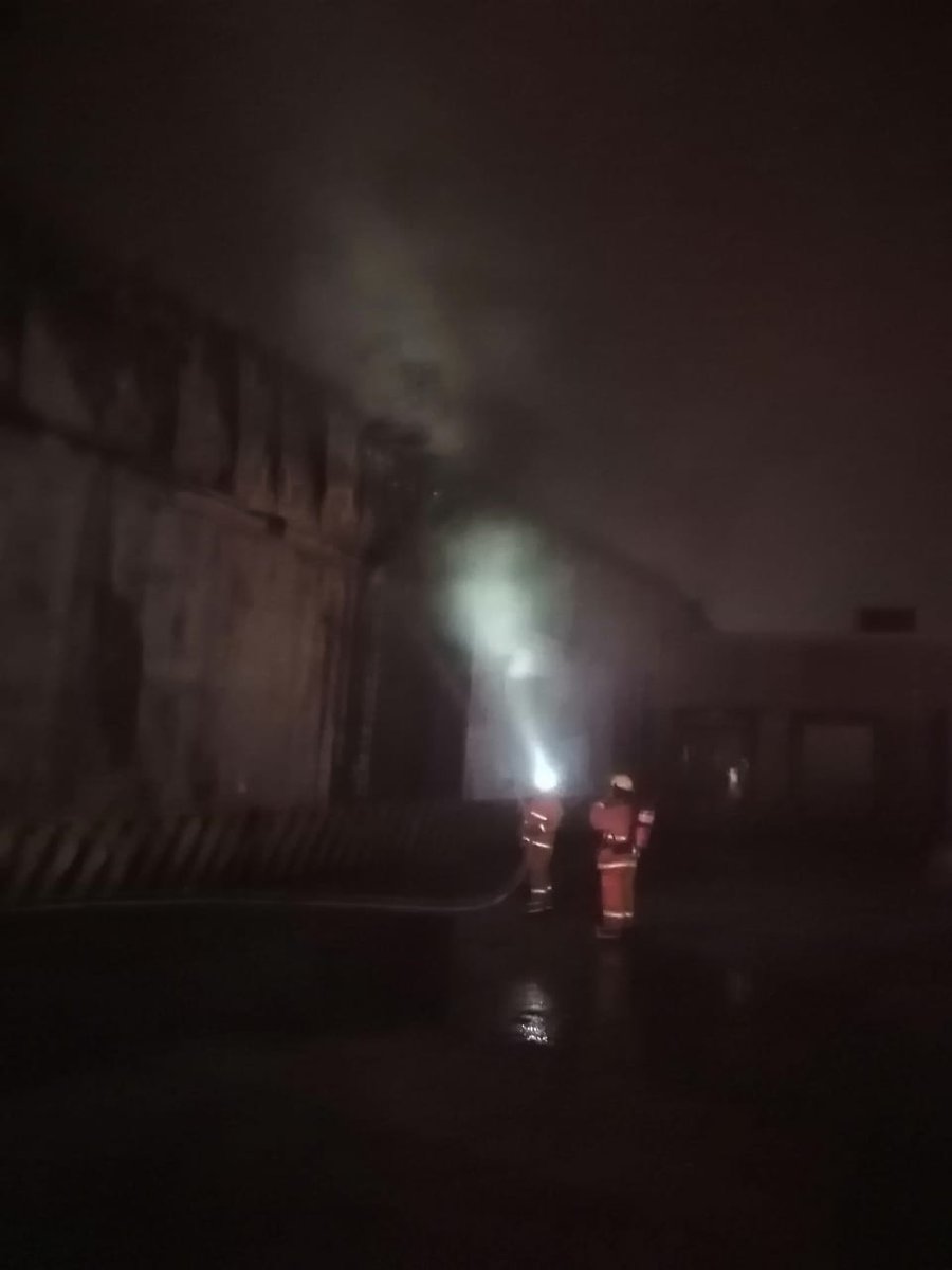 Por la noche de este jueves se acudió a un incendio en una de las tiendas de Bodega Aurrera en Av. Universidad, junto a Bomberos del Estado,se logró sofocar el incendio  lo cuales solo fueron perdidas materiales.
<a href="/EvaristoHdzCruz/">Evaristo Hernández Cruz</a> <a href="/CNPC_MX/">Coordinación Nacional de Protección Civil</a> <a href="/OficialCentro/">Oficial del Centro</a>