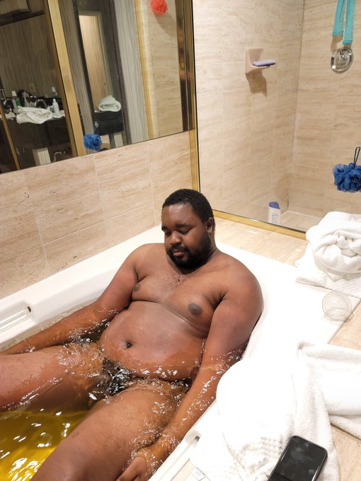 Someone is enjoying a nice bath 

#chub #cub #bear #chubby #chubs #gay #hairy #naked #adult #chub4chasers