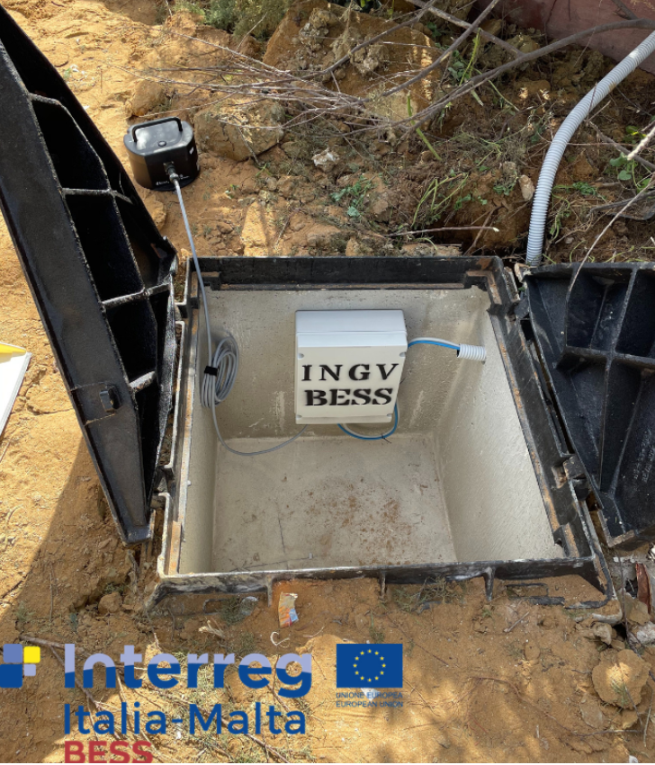 Sea_Sand_Man's tweet photo. We've recently installed a monitoring system in Ramla Bay, Gozo. This system will be feeding data to our scientists at University of Malta who will be then in a better position to analyse coastal erosion in this bay.
#monitoringsystem #ramlabay #gozo #coastalerosion #ProjectBESS https://t.co/glTZMiQ9PK