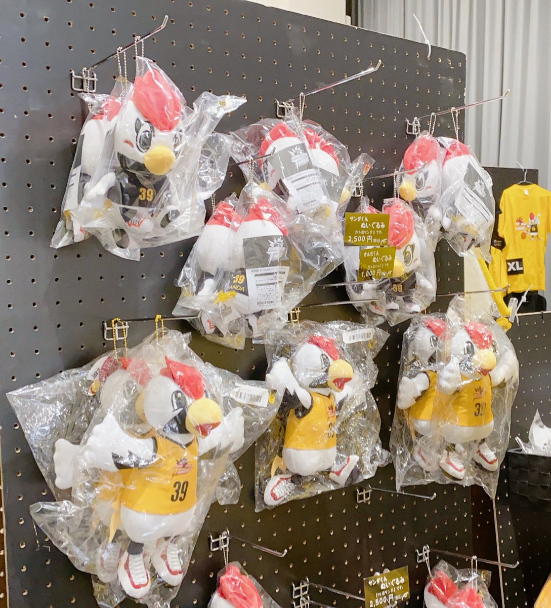 グッズショップでは16歳サンダくんマスコットぬいぐるみが再入荷