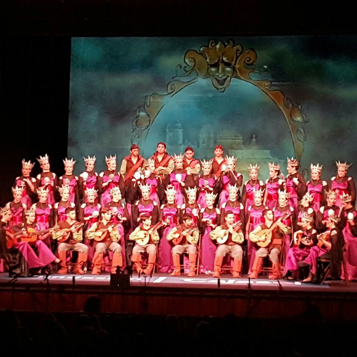 amordedioscadiz's tweet photo. ¿Sabías que el coro El reflejo conseguía, después 7 años concursando, el primer premio del Concurso de Agrupaciones por primera vez? ¿Quieres saber más? https://t.co/flWsdLM2Q2 https://t.co/lj3MwqJzHx