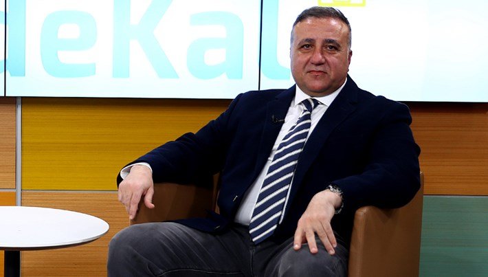 saadecefb's tweet photo. Luis Gustavo:Hocam sakatlığı atlattım diyorum,yok yok atlatmadin benim hiçbir hastam 2yıldan önce iyilesemez diyor. https://t.co/bgiSZEGcqM
