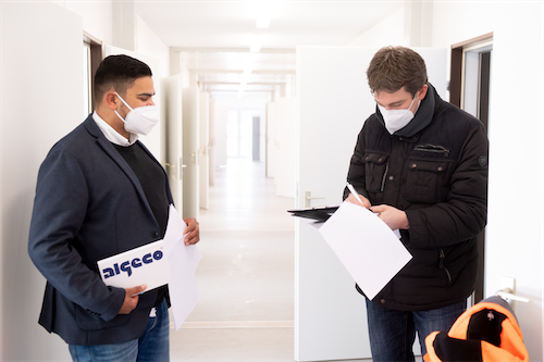algeco_de's tweet photo. Ein weiterer Schritt im Kampf gegen Covid19 mit einem neuen Impfzentrum von ALGECO in der Gemeinde Deggendorf in Bayern! 🦠 💪🏻
Vom ersten Telefonat bis zur Übergabe der finalen Anlage vergingen lediglich sieben Tage. 
📌 Mehr Infos unter: https://t.co/Hv9r17V90f https://t.co/aJrAsdPe2T