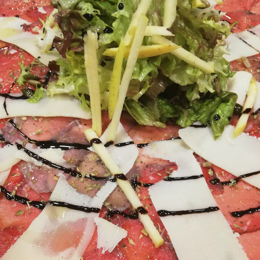 BonsFogonsGI's tweet photo. Us presentem el carpaccio de vedella de Girona, encenalls de Parmesà i amanida de poma de @occirestaurant! 😁
A nosaltres ens encanta! A vosaltres? 🙌🏻
#bonsfogongi #girona #bonsfogons #foodporn #foodandcooking #beyourself @SomGastronomia #SomGastronomia #SomMar #SomTerra https://t.co/mX61bebvPC