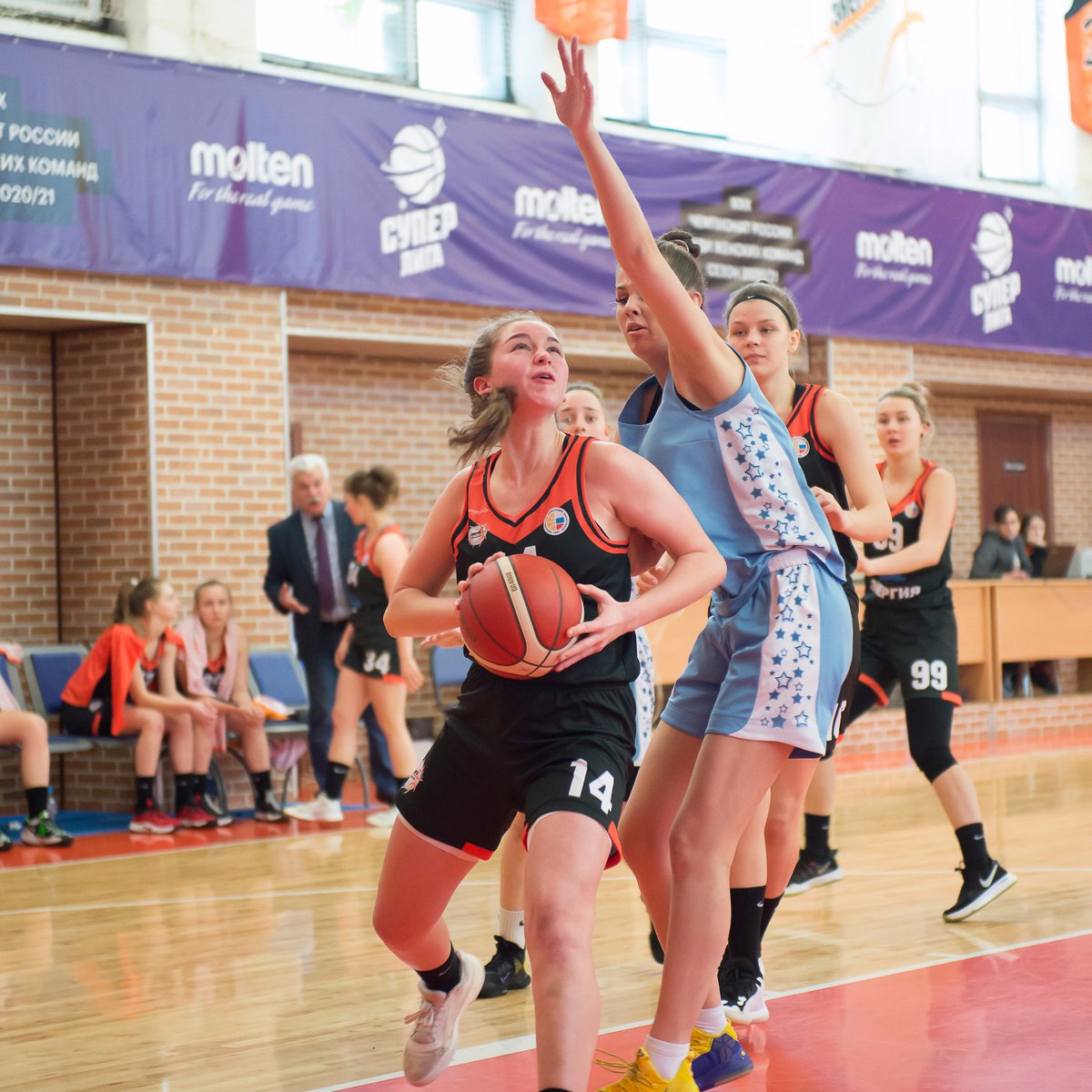 В первом матче Финала Первенства России до 18 лет юниорки "Энергии" уверенно победили сборную Свердловской области со счетом 80:51 👋
37 очков "тигрицам" принесла Маргарита Галенко 🔥
Завтра девушки в 12:00 начнут игру против второй команды Москвы 🏀
#тдлэнергия #ЭнергияИваново