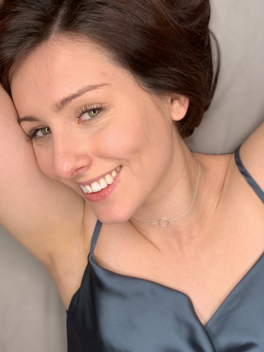 Would choosing between my smile and filling my mouth be a difficult one? 
Rt and let me know xx