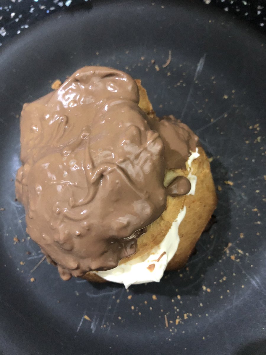 MJGoodman73's tweet photo. Choux buns made from scratch https://t.co/N7mQlnRO30