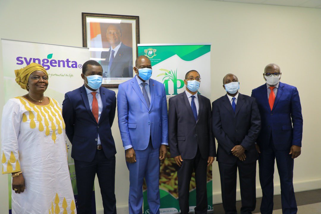MPRiziculture's tweet photo. Le Ministère de la Promotion de la Riziculture et SYNGENTA ont signé ce vendredi 19 Février 2021 un accord de coopération et de Collaboration. 
#mpr #syngenta #riziculture #sndr2020_2030 https://t.co/RnZoCmHFNw