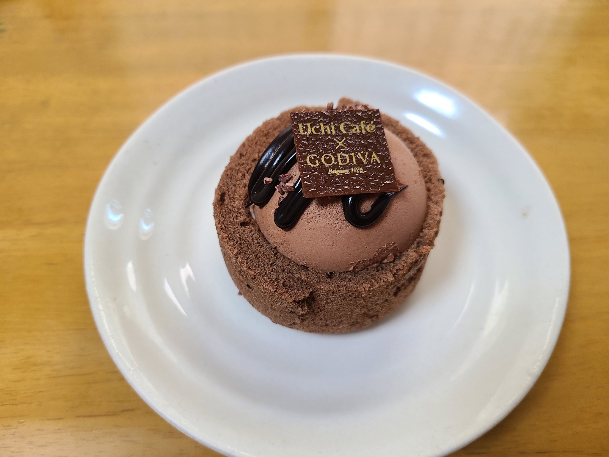 تويتر さち على تويتر 誕生日なのでgodivaのケーキ 1年経つのは早いなー T Co Uepwitfyuk