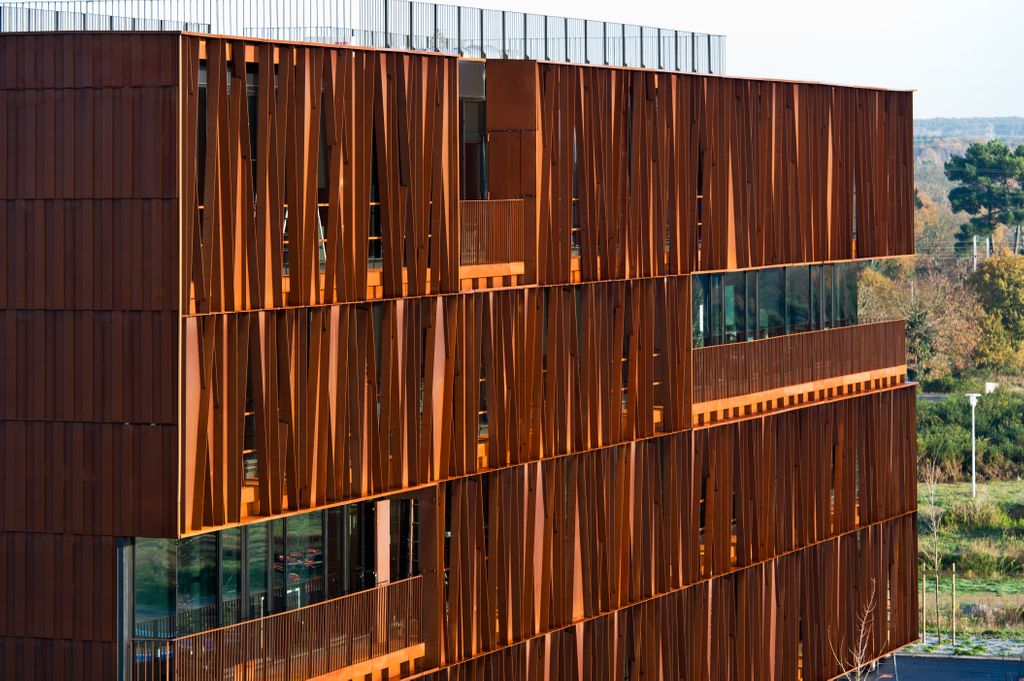 [L’architecture, c’est comme le bon vin…]
L’immeuble steel band fête ses 10 ans ! Le plaisir d’y travailler est toujours intact.
Auteur du projet architecture et paysage : ATELIER ARCAU
#architecture #architecturelovers #teamarchi #creation #myworkplace #vannes #bzh