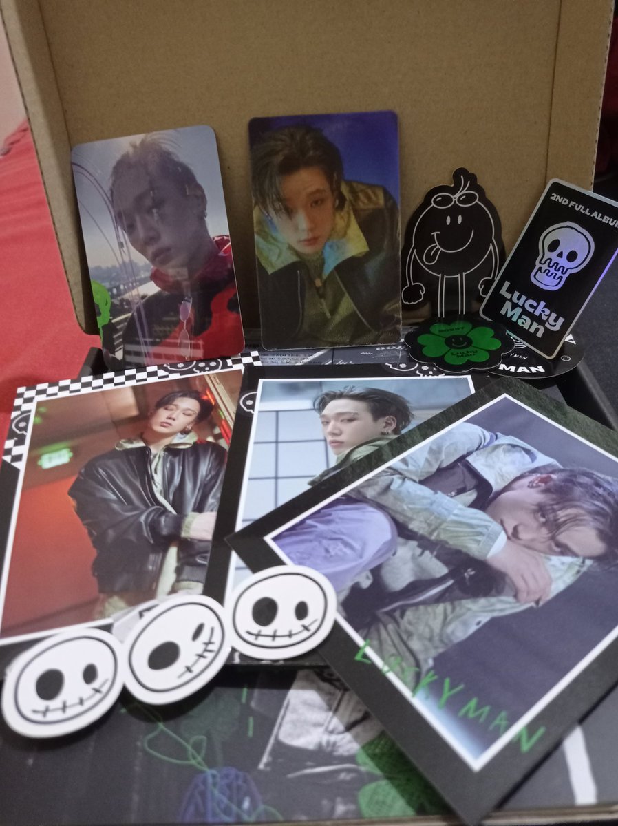kmjwnjh's tweet photo. Elbom aku dah datang dan dah ku unbox hihi, makacih @pappercup_ https://t.co/c1MzlQWXKC