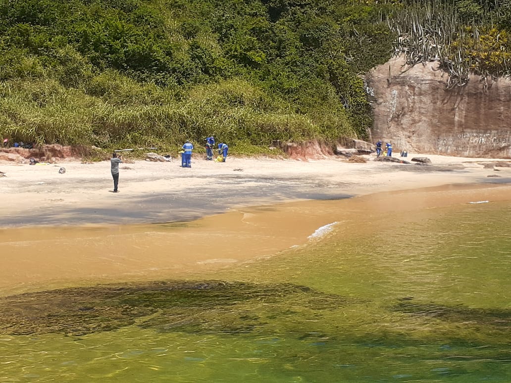 adjspmacae's tweet photo. Ilha do Francês: beleza exuberante, de encher os olhos, que precisa de cuidados! E a Serviços Públicos está em ações também no Arquipélago de Santana, cuidando de nossos bens precisos naturais. A natureza agradece! Acompanhe a ação pelas fotos: ... https://t.co/7zgXXQ6OKK