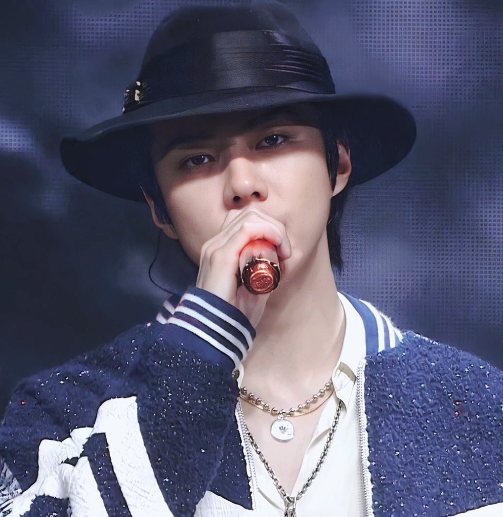 xunonme's tweet photo. this oh sehun look are (still) living in everyone’s mind.

       200829                           210119 https://t.co/XDbH6QzqIo