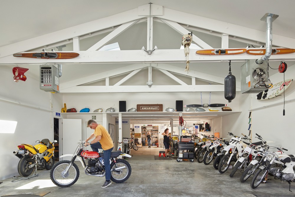 e_architect's tweet photo. Designed by chadbourne + doss architects, Spielbox, Seattle, is a 4,500 square foot private garage and workshop with an upper floor bachelor pad
https://t.co/13XzaksnlS
#SeattleGarage #SeattleWorkshop #SeattleHome #Seattle chadbourne + doss architects https://t.co/mC3VADVDiC