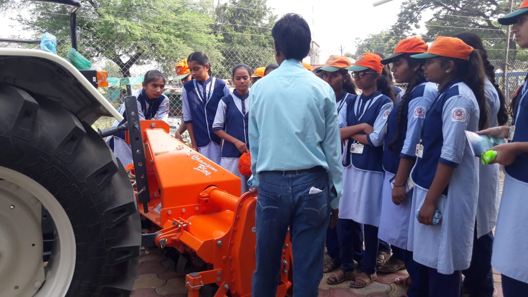 FALIAgriculture's tweet image. Field trips including virtual field trips related to #AgEngineering module are being conducted in FALI schools. 

Students are learning about different farm equipment and its uses.