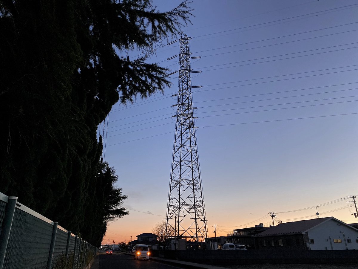 Koshigayazine 埼玉県越谷市のローカルストーリーメディア على تويتر 越谷市川柳町から見えた夕焼けと月 越谷市 越谷 埼玉県 埼玉 ローカルメディア