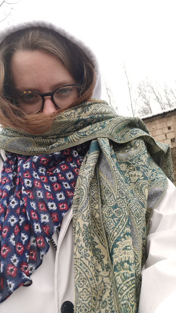 Clo_Bigot's tweet photo. The person taking the photo #whysocold #whysounprepared https://t.co/yu9pJj39G0