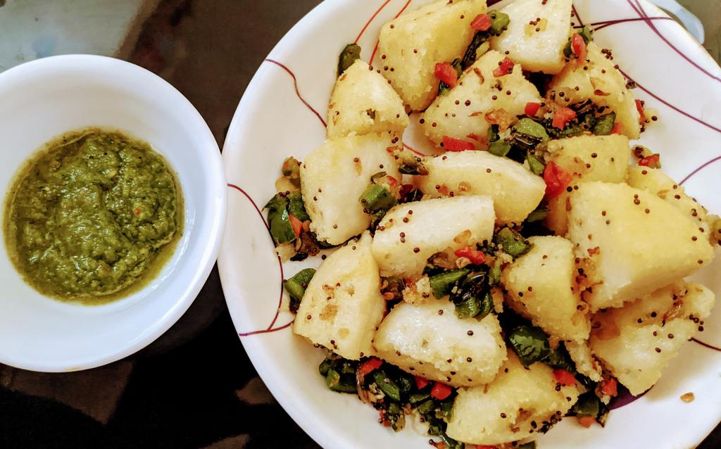HealingArch's tweet photo. Fried Idli with onion, capsicum, green chillies and carrot. Served with spicy coriander garlic chutney ❤️

#ArchanasKitchen #ArchieCooks #Colourful_Platter #MouthWateringCuisine #HealthyFood https://t.co/7397zZXI9N