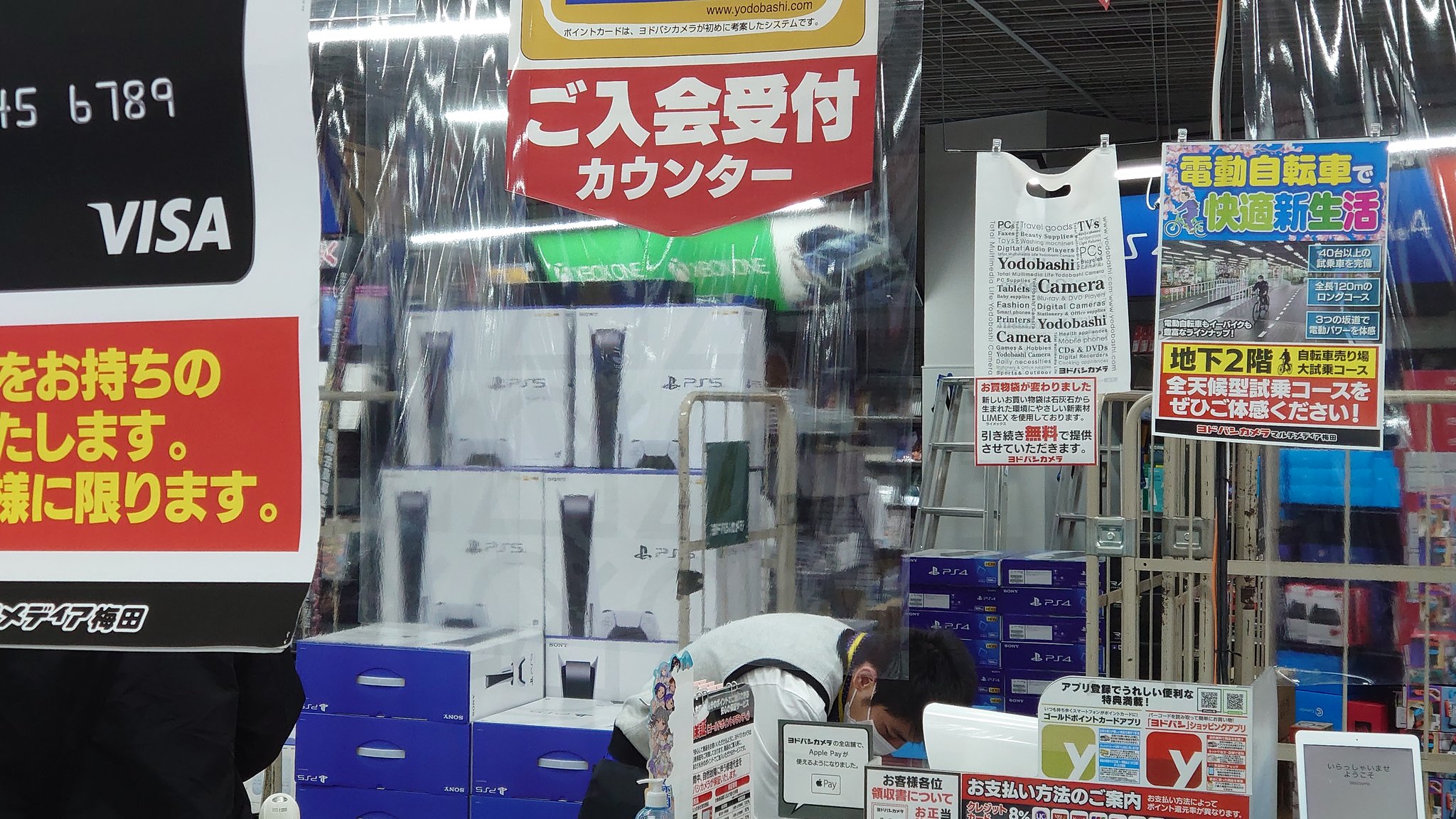 画像 ヨドバシ梅田18時30分現在通常ps5あります 情報聞きつけてなかなかな並びです在庫もかなりあるとは思います Ps5 ヨドバシ梅田 T Co まとめダネ