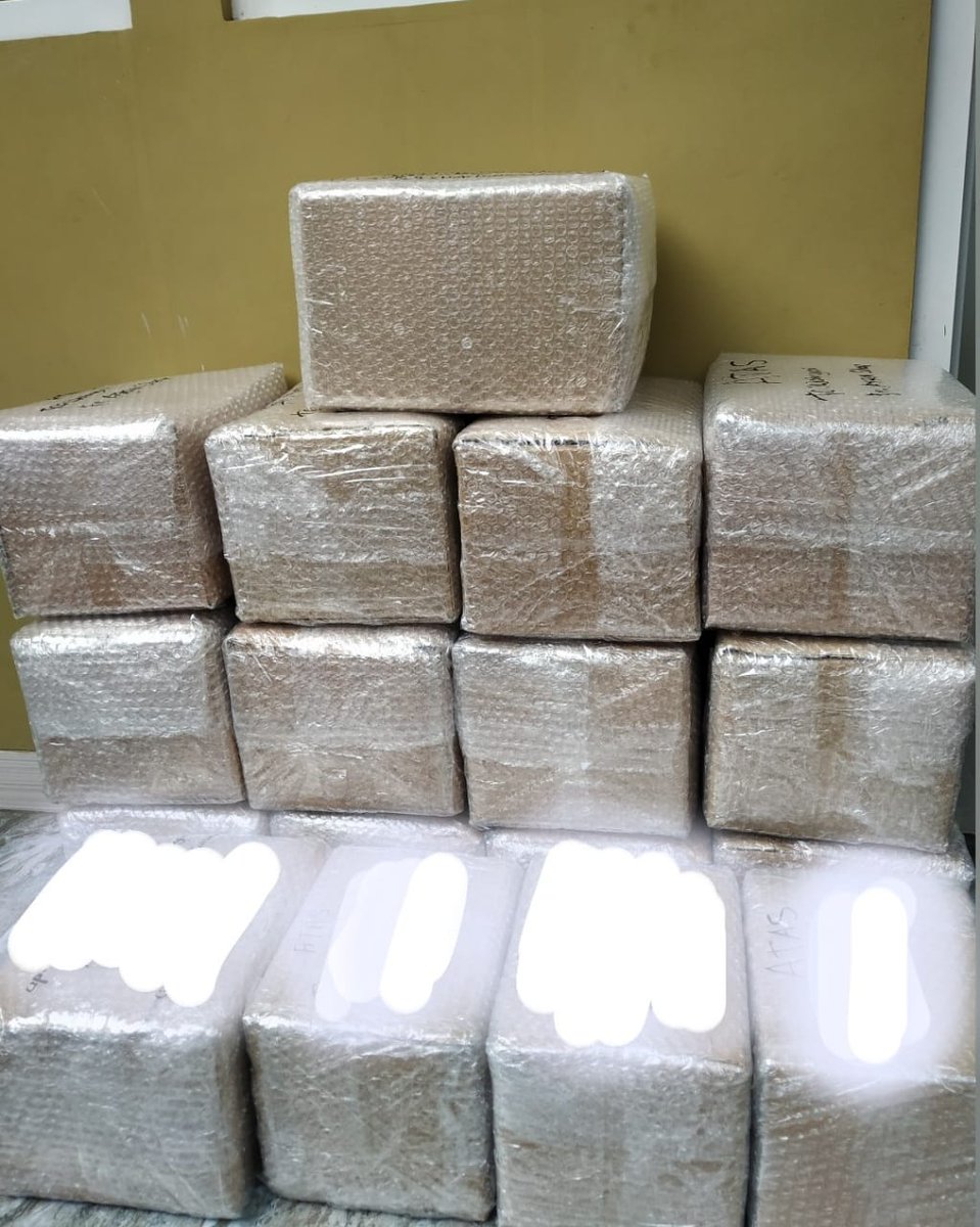 ArizkyPrima's tweet photo. Peluang usaha sari lemon murni 100% halal
Kemasan polos bisa kamu branding sendiri. 
Klik di sini 👉 https://t.co/GoI1o92yDt

Wa :  082117519969
@OfficialAsoppsi
#PewiraUsahaPemula https://t.co/V7TMh8GAFF