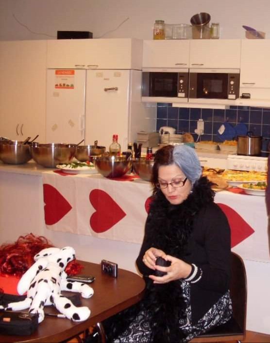 tistel22's tweet photo. Cruella de Vil po potrebi.#Maskenbal u reziji Bosanaca u egzilu.
Foto starije od corone a mladje od mene. https://t.co/F8XYixdgwi