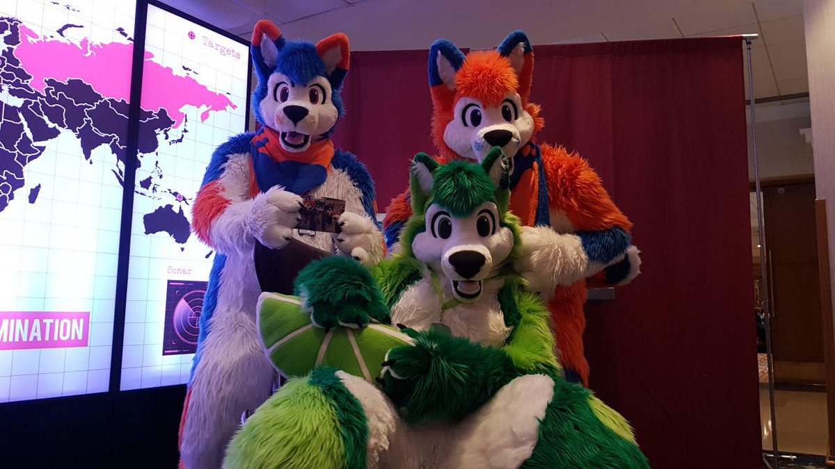 Despite what you may have heard, the lime does indeed bring us comfort! We miss being a bother with our #DumbDog brother <a href="/cocktailhusky/">Caipirinha</a>! 
📸 <a href="/Scaley_Jencen/">Laser-Goo</a> &amp; @NeoXIII 
🧵 <a href="/MadeByMercury/">Made By Mercury</a> 
#FursuitFriday #DumbDogs #CFz2019 #LimeComfort #WagWagWag