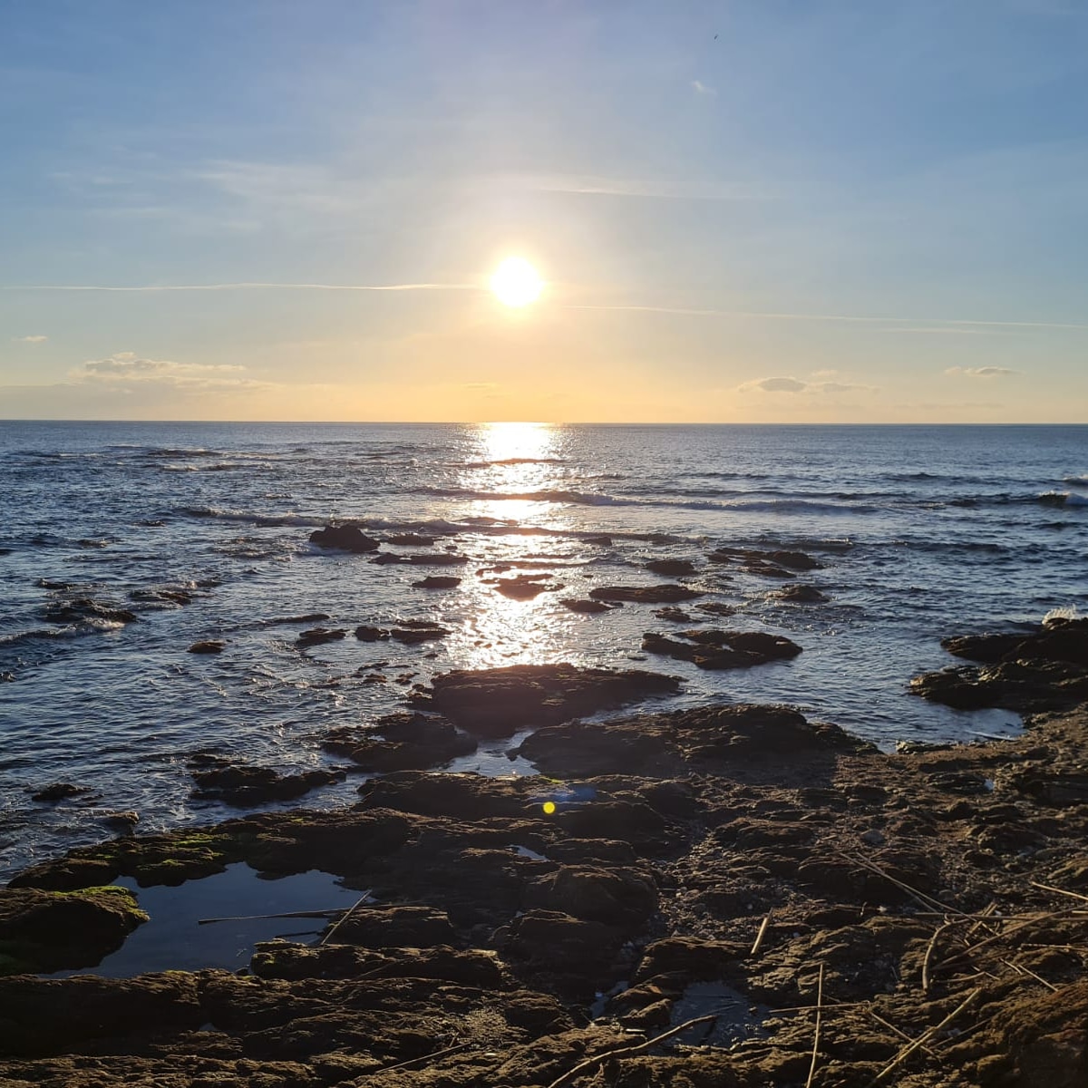 lapierreverte83's tweet photo. Quand tu commences ta journée ainsi, Calanques des Louvans #saintaygulf,  tu restes scotchée...C'est cela le pouvoir de la @VisitCotedazur ! Une fusion entre le ciel, la mer et toi !
#jaimeleVar #cotedazurfrance #bloggertravel  #beachlover @VisitVar @frejustourisme https://t.co/PSQeyaUHTs