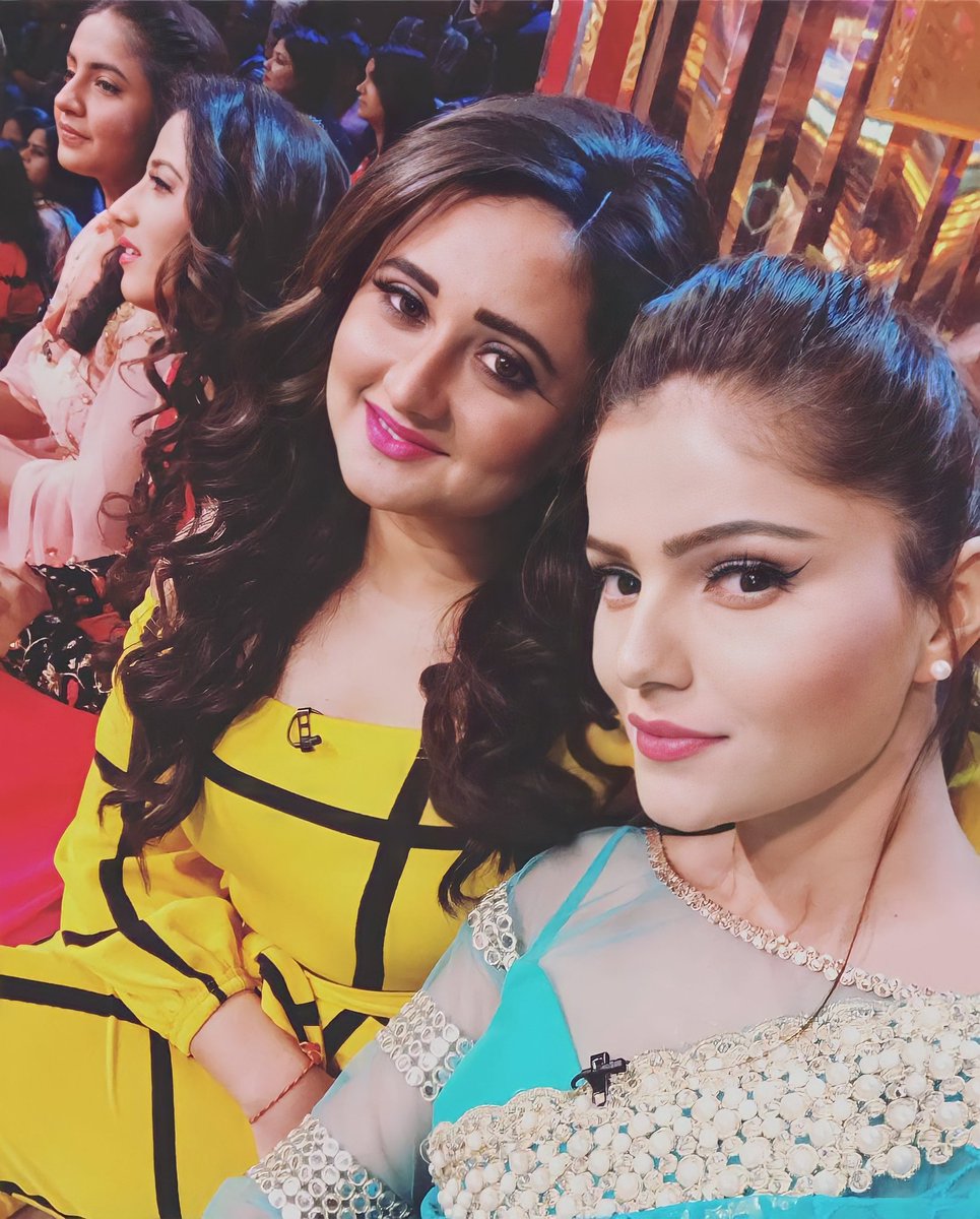 Maya_Rajvanshii's tweet photo. - My Mitthu Praising #RubinaDilaik please you both have to meet want new Picture of #RashNa LYSM ♥♥
#RashamiDesai #BB14FinaleWeek
#VoteForRubinaDilaik https://t.co/ouh8cdYExt