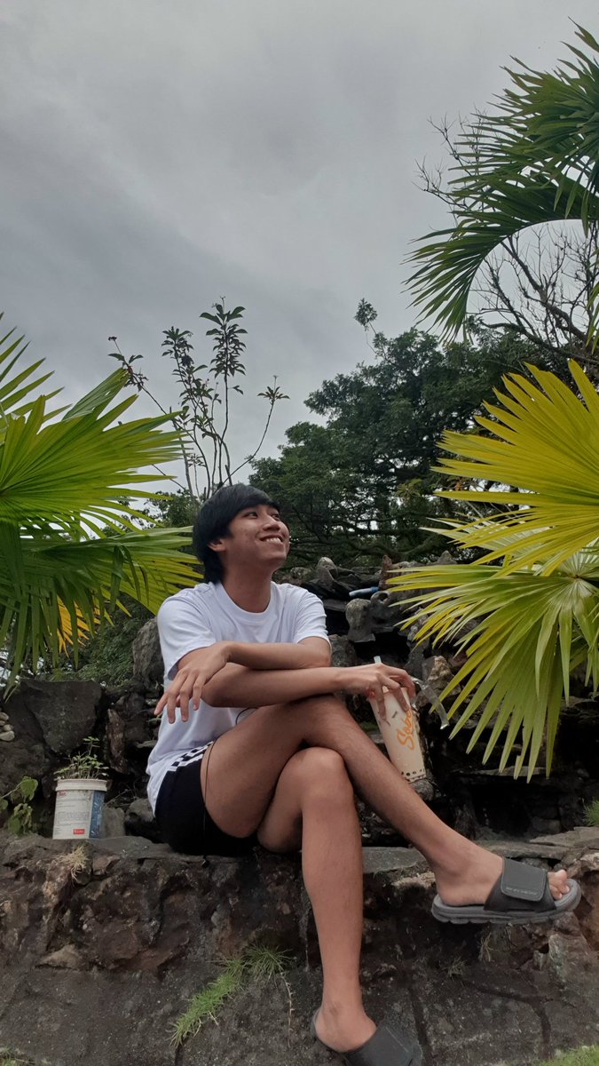 saintclaus_eso's tweet photo. You're not everybody's cup of tea, atleast I have may Melkti. So spill the tea.

It's a beautiful day to be Sober

Ps. Naol may borger and prays

#cravings #whenVANITYstrikes https://t.co/xnXOKYK95L