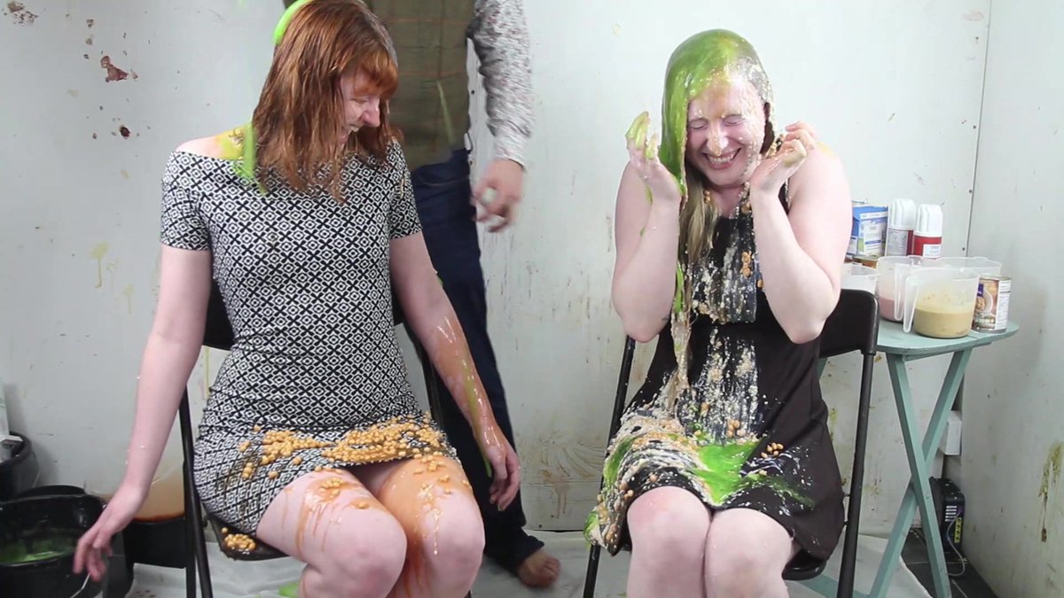 JeremyCustard's tweet photo. IT'S GREEN STUFF!!!
"Guess the Thingy" with @MissAbigailWms and @satinespark
Movie:
https://t.co/8s7JbYrPO0
#GreenGunge
#Splosh
#Sploshing
#WetAndMessy
#Slime
#MessyForfeits
#WAM
#JeremyCustard
#GooeyGirls
#FilledClothes
#BEANZZZ
#BakedBeansOnGirls https://t.co/eGhw3wRLg9