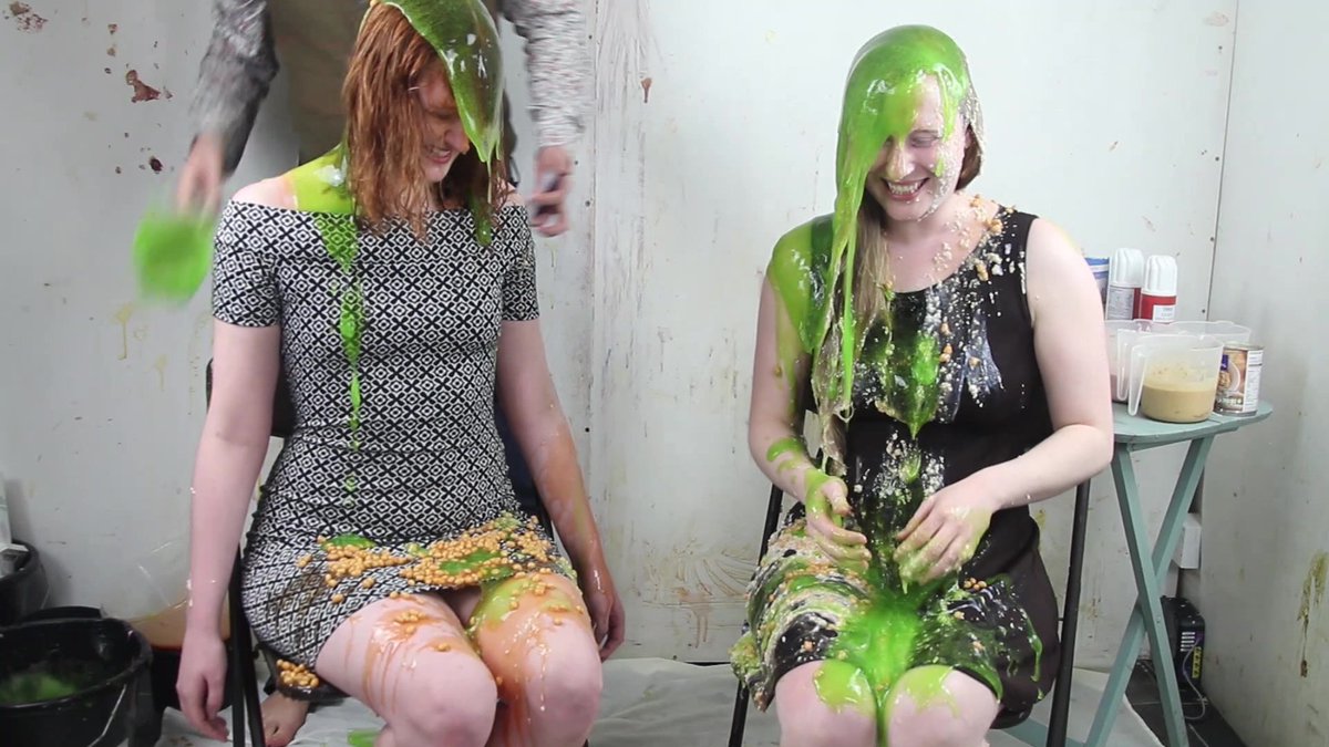 JeremyCustard's tweet photo. IT'S GREEN STUFF!!!
"Guess the Thingy" with @MissAbigailWms and @satinespark
Movie:
https://t.co/8s7JbYrPO0
#GreenGunge
#Splosh
#Sploshing
#WetAndMessy
#Slime
#MessyForfeits
#WAM
#JeremyCustard
#GooeyGirls
#FilledClothes
#BEANZZZ
#BakedBeansOnGirls https://t.co/eGhw3wRLg9