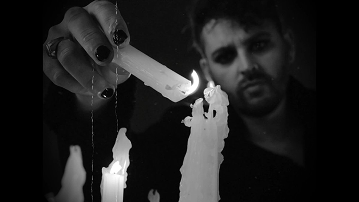 ⏰Recordad, esta tarde a partir de las 20:30h. se estrena nuestro nuevo videoclip en canal de Youtube.
💭Os esperamos a todos en el estreno y con muchos comentarios, ya que estaremos al otro lado para ir contestar todas las cuestiones
📸Este fotograma os dará una pequeña pista...