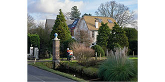 DUBBELVERHAAL | "Hij er rondgeslopen, met een fototoestel en een laddertje onder zijn arm", beschrijft filosoof Pieter Hoexum. Voor de negende verkenning ontving hij deze foto van Christian van der Kooy. Benieuwd naar zijn inzichten? Lees dan nu: a-zine.nl/2021/02/19/dub…