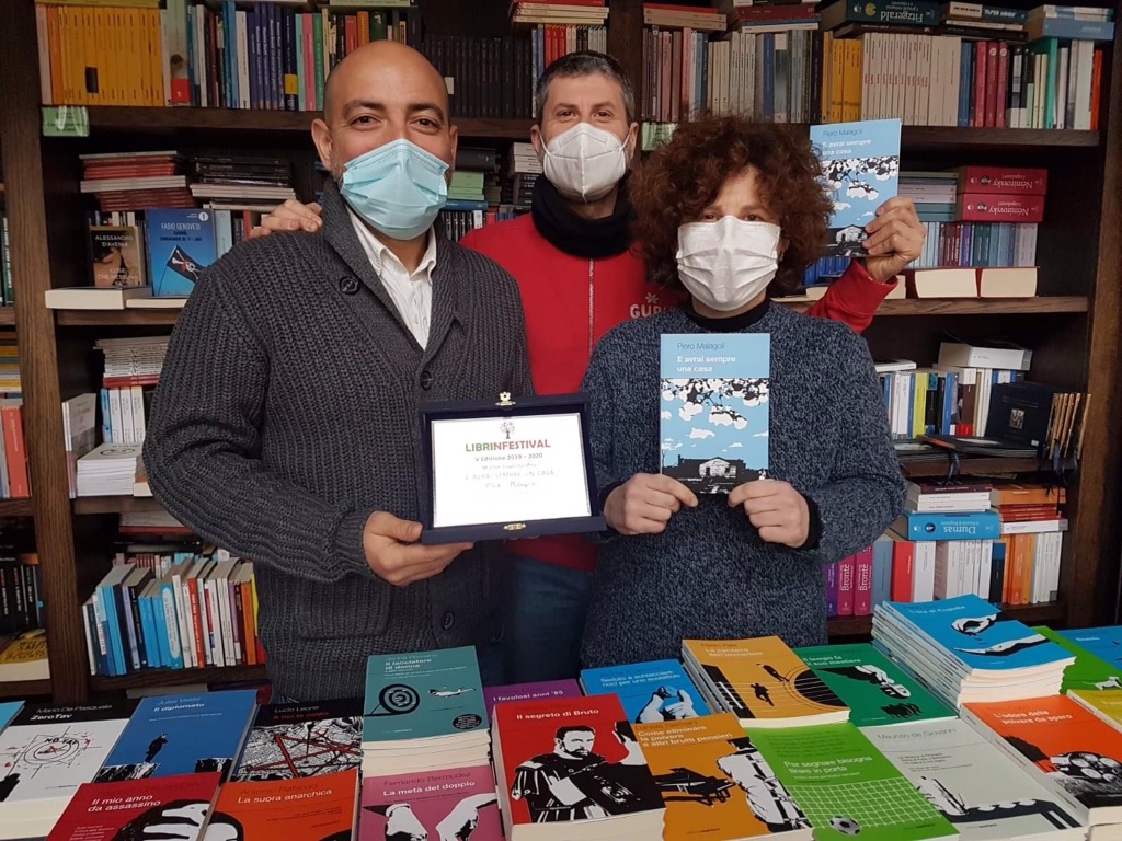 #migliorcovergrafica #librinfestival20 "E avrai sempre una casa" di PieroMalagoli <a href="/giancarlocovino/">giancarlo covino</a> <a href="/EdizioniSpartac/">Edizioni Spartaco</a>