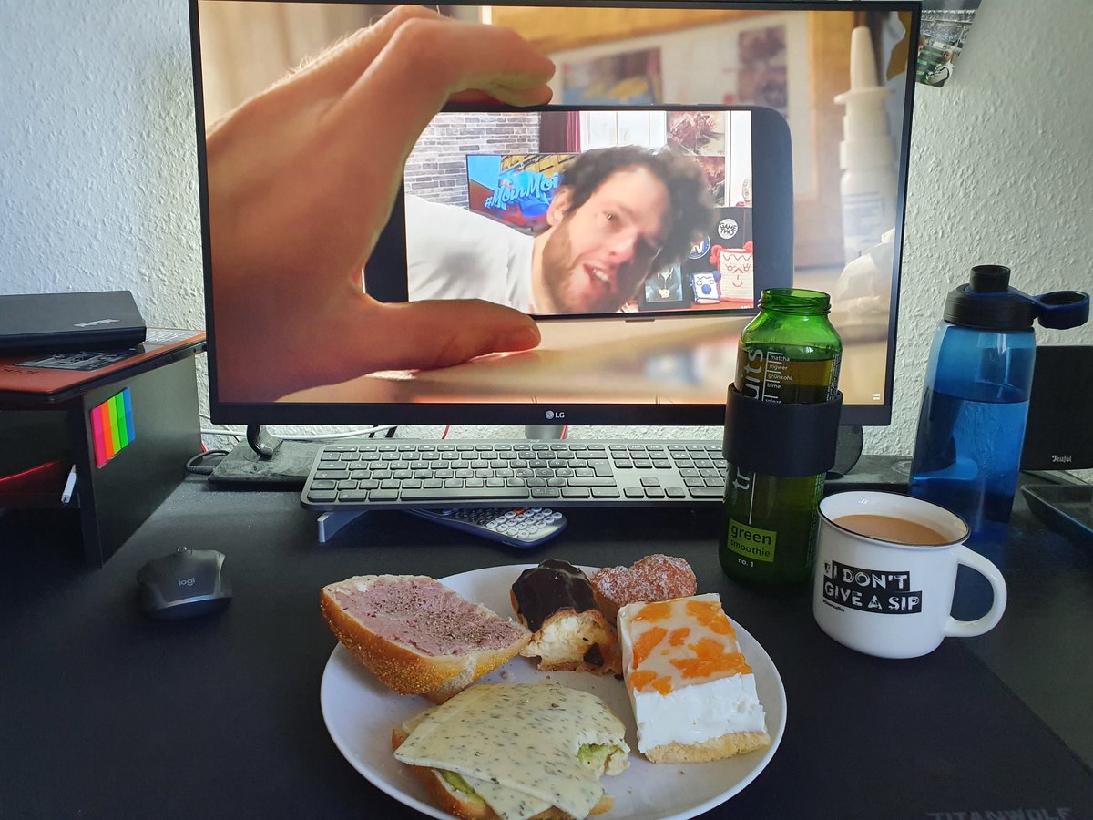 PattelRanger's tweet photo. Frühstückspause im Homeoffice. Ganz okay, mehr aber auch nicht. #moinmoin #moinmoinmoin #rocketbeanstv #homeoffice @Pommes_Ruppel @TheRocketBeans https://t.co/AUCVIx8xUW