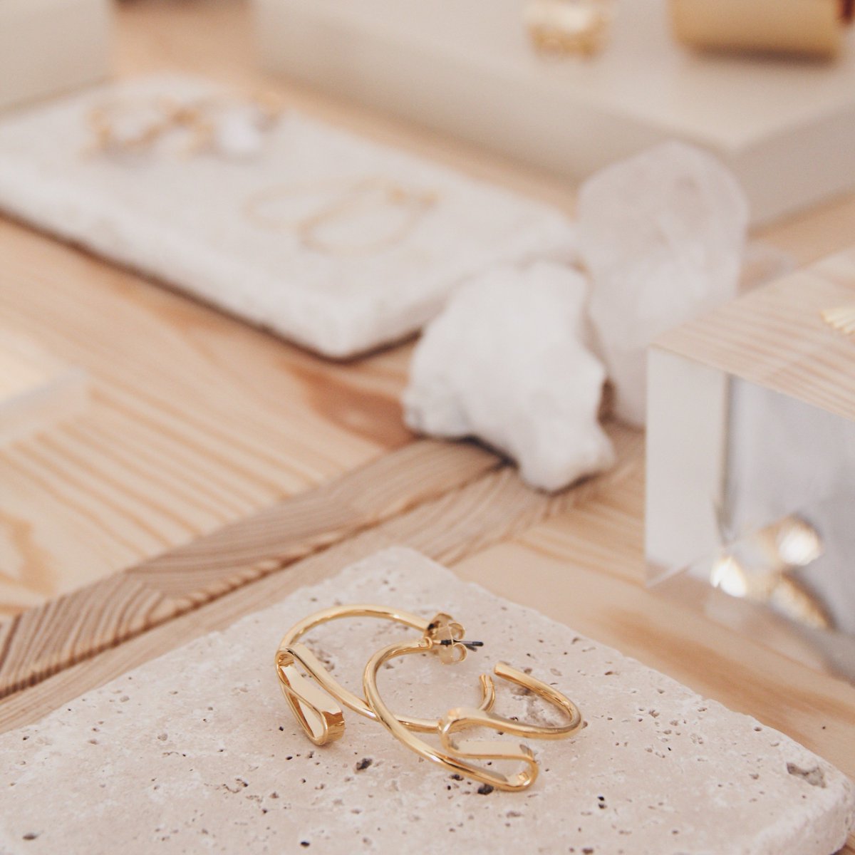 madeleineissing's tweet photo. Gold on a Friday. Tap to shop.
https://t.co/llzgv2EaaB https://t.co/JyyqL5muQA