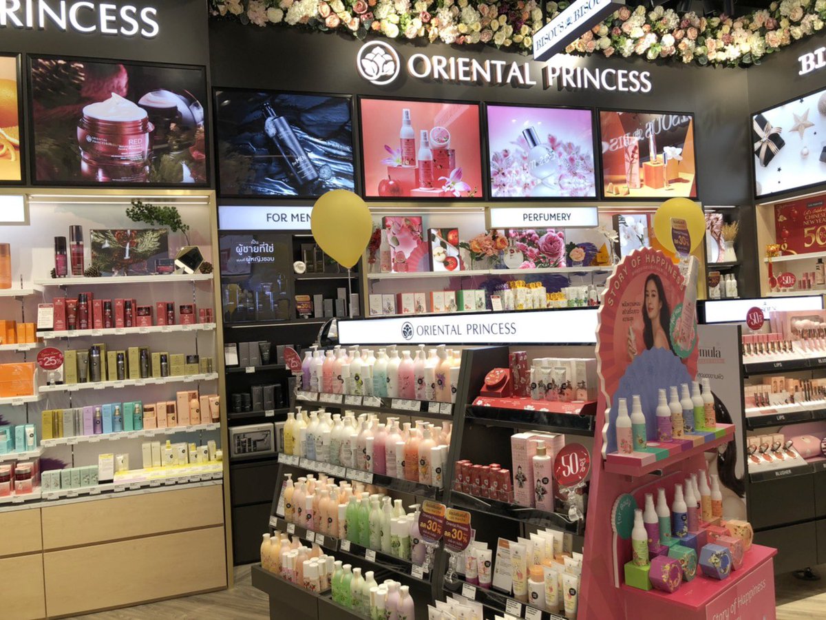 pkmihyun's tweet photo. Cos Marché ร้านเปิดใหม่ที��สยามวัน น่าช้อปสุดๆ จัดเต็มทั้งสกินแคร์และคสอ.ไม่ว่าจะเป็นครีมทารักแร้ตัวดัง ที่รีวิวสุดปังในทวิตหรือจะเป็นเซรั่มวิตซีในตำนานของ Oriental princess ยังมีสินค้าอื่นอีกเพียบ จุกๆ ���อนนี้เค้าลดทั้งร้าน 25% 
ตั้งแต่ 12 - 28 ก.พ. 64 #ใครๆก็มาCosMarché https://t.co/Y8iIJpuDUR