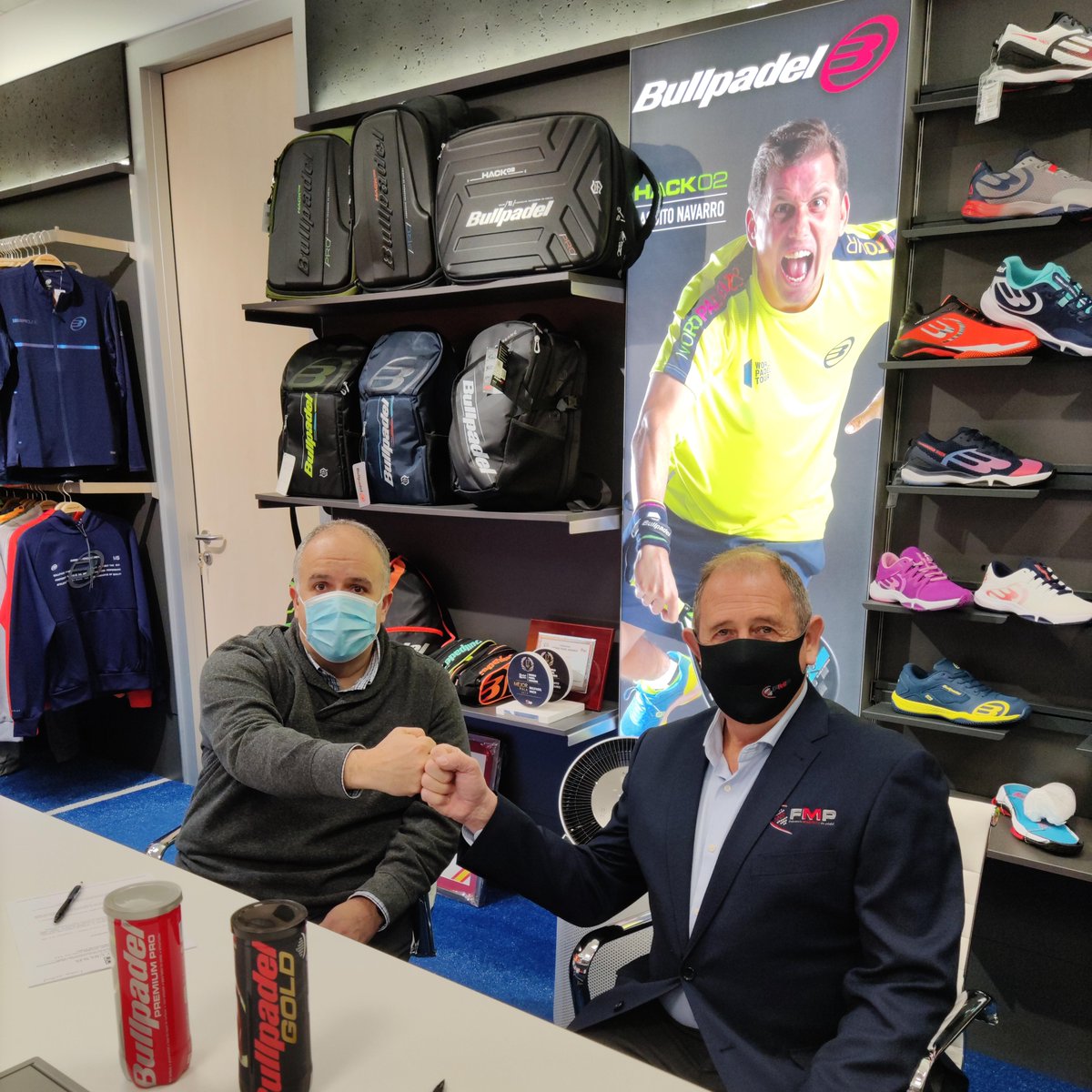 ¡Enhorabuena <a href="/bullpadelsport/">Bullpadel</a>  y <a href="/FMP_Padel/">FMP Federación Madrileña de Pádel</a> por la renovación de vuestra colaboración por dos años más!
En la #LAPI también estamos encantados con nuestro acuerdo, que esperamos dure también muchos años más😉