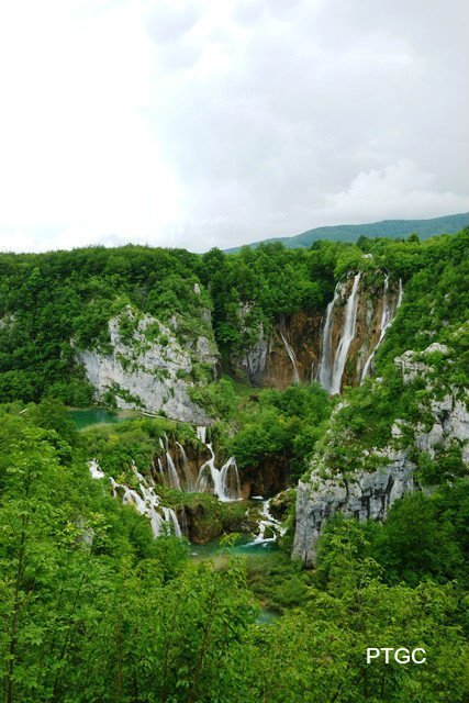 touristguidecro's tweet photo. #Croatia is a beautiful country, with vast natural resources, clean #water , clear #sea and enjoys 2,715 hours of #sunshine a year.  #guidedtours #guide #privateguide #CroatiaFullOfLife #Klis #Plitvice #Krka #Split #nature #naturelovers #fortress #History #UNESCO #NationalPark https://t.co/DCz0Lwbq3Z