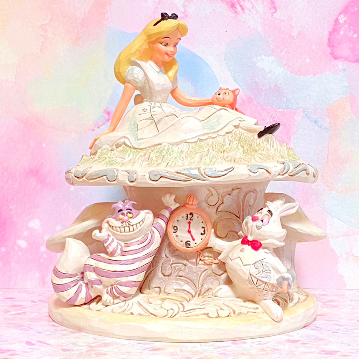 チェルシー Disney Traditions Jim Shore Enesco ずっと悩んでたけど遂に購入 白の世界の アリス チェシャ猫 白ウサギが素晴らしい どこから見ても細かいし凝ってる ダイナのお顔だけが残念