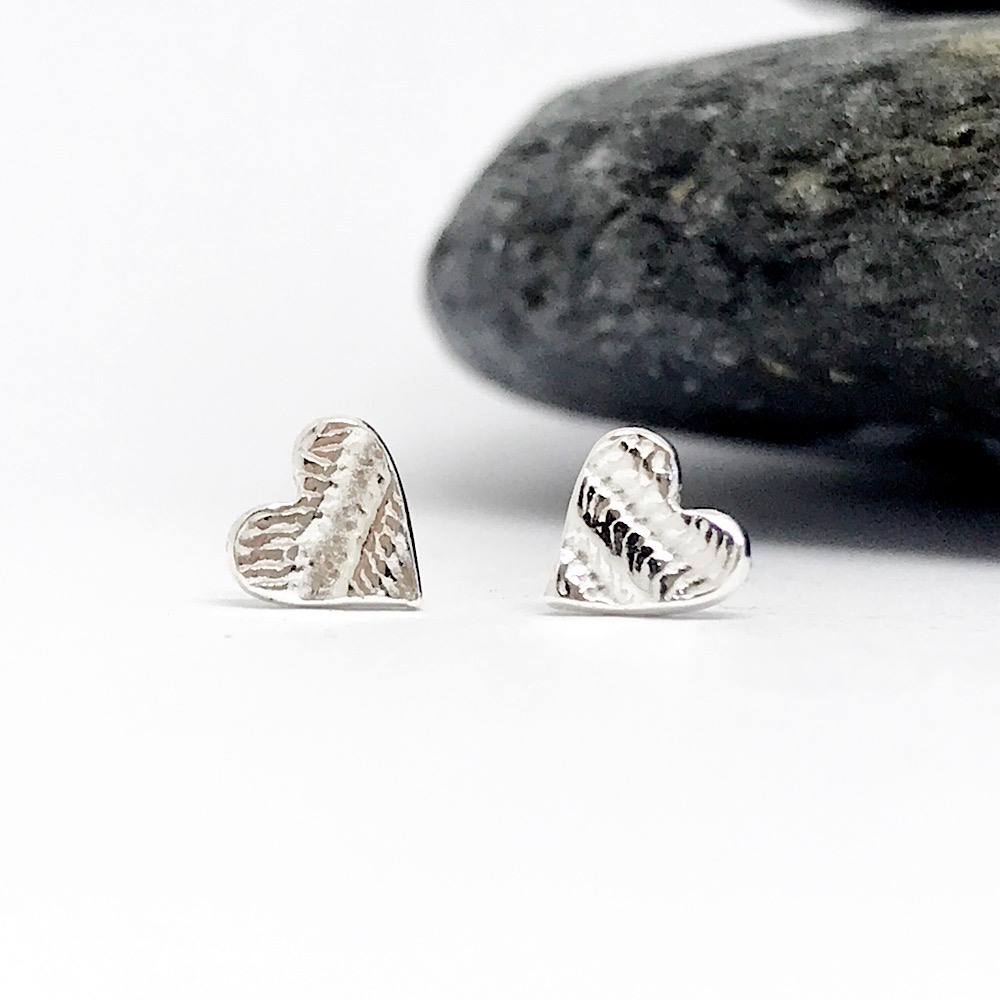 Beautiful little silver heart earrings - perfect gift for Mother’s Day! By <a href="/ticketyboocoo/">the ticketyboo coo</a> #elevenseshour #tbch thebritishcrafthouse.co.uk/product/tiny-h…
