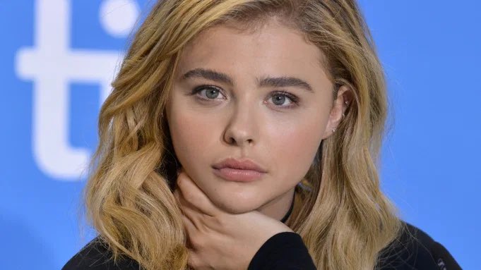 chloerxsesteele's tweet photo. Four celebs born in the same year as you (1997) https://t.co/03OG81bqcs