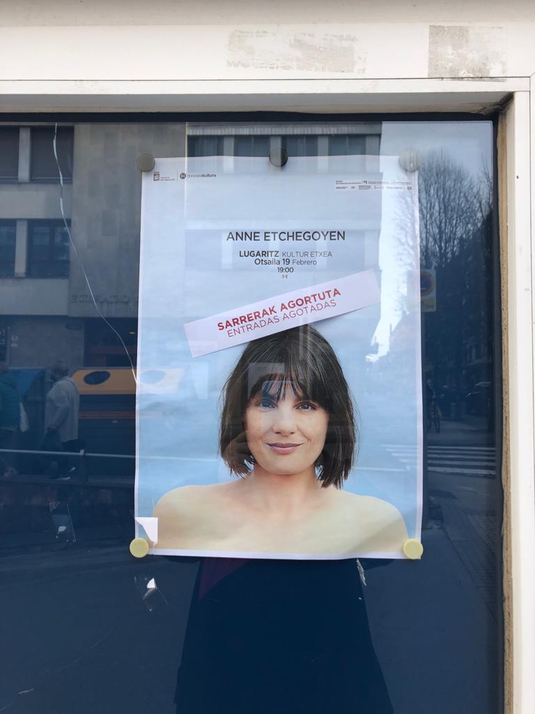 Syntorama's tweet photo. .@AnneEtchegoyen1 #SOLDOUT Lugaritz Kultur Etxean! 😄Gaur arratsaldeko 19:00etatik aurrera"Emazte" diskoaren aurkezpena. >>> ¡Hoy a las 19:00 estará presentando su disco #Emazte en #Lugaritz Kultur Etxea!
👉https://t.co/H9Wn3NFiRn
#Donostia #AnneEtchegoyen #DonostiaKultura https://t.co/HUSomNhRP3
