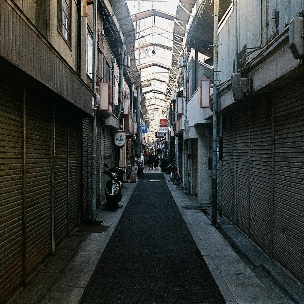 Grosses_Wasser's tweet image. 商店街
#photography #RobotStar #Xenar38mm  #SUPERIAXTRA400 #フィルム写真 #ましかく写真