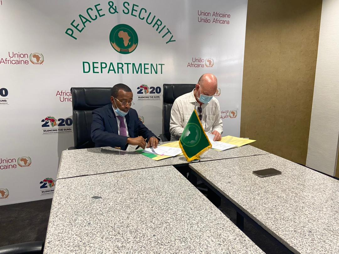 Pleased to sign the MoU between the #AU and the Republic of #Djibouti for the deployment of a #police unit and other resources to support the people of #Somalia through @amisomsomalia